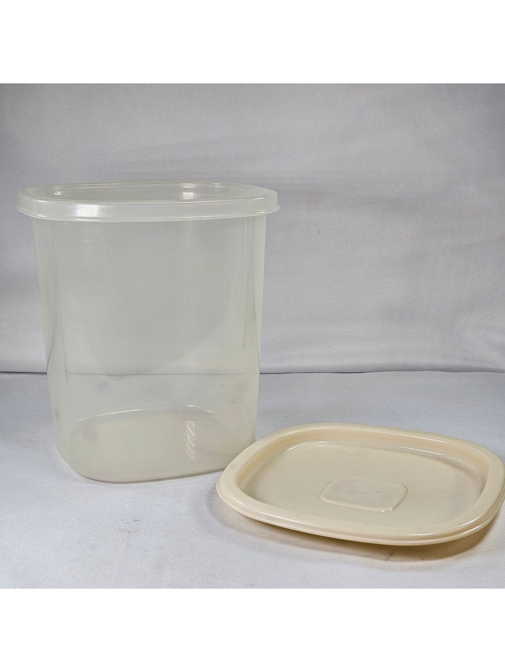 Vintage Rubbermaid Servin Saver Canister 6 Clear Plastic Food Storage Almond Lid